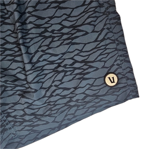 Vuori Shorts Mens Blue Black XXL Lined Athletic Gym Training Performance Workout - Picture 2 of 9